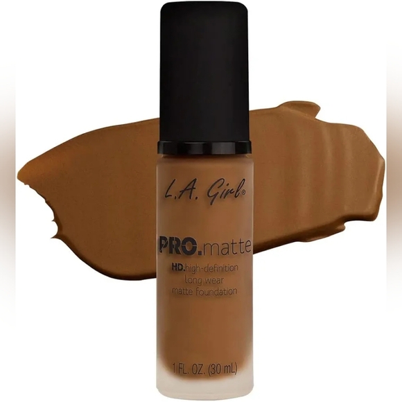 🌹3/$12 LA Girl Pro Matte Foundation, Nutmeg GLM683 - Picture 1 of 4